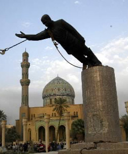 Statue af Saddan Hussein vltes.